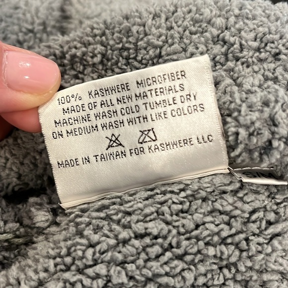 Kashwere Classic Robe - Picture 6 of 6